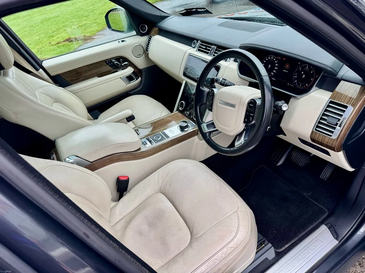 **Range Rover VOGUE/ PANO ROOF/ HEAD UP DISPLAY** - Image 2