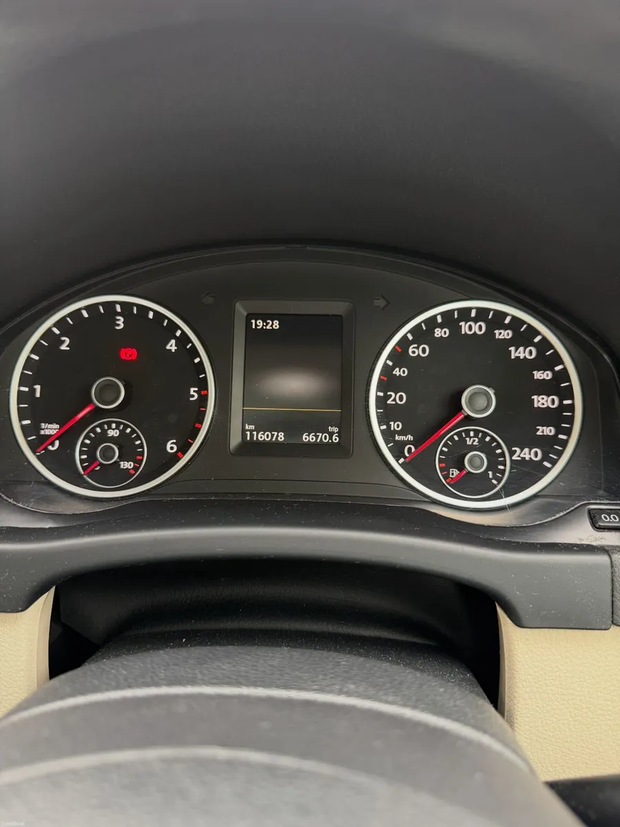 Volkswagen Tiguan 2015 - low KM - Image 2
