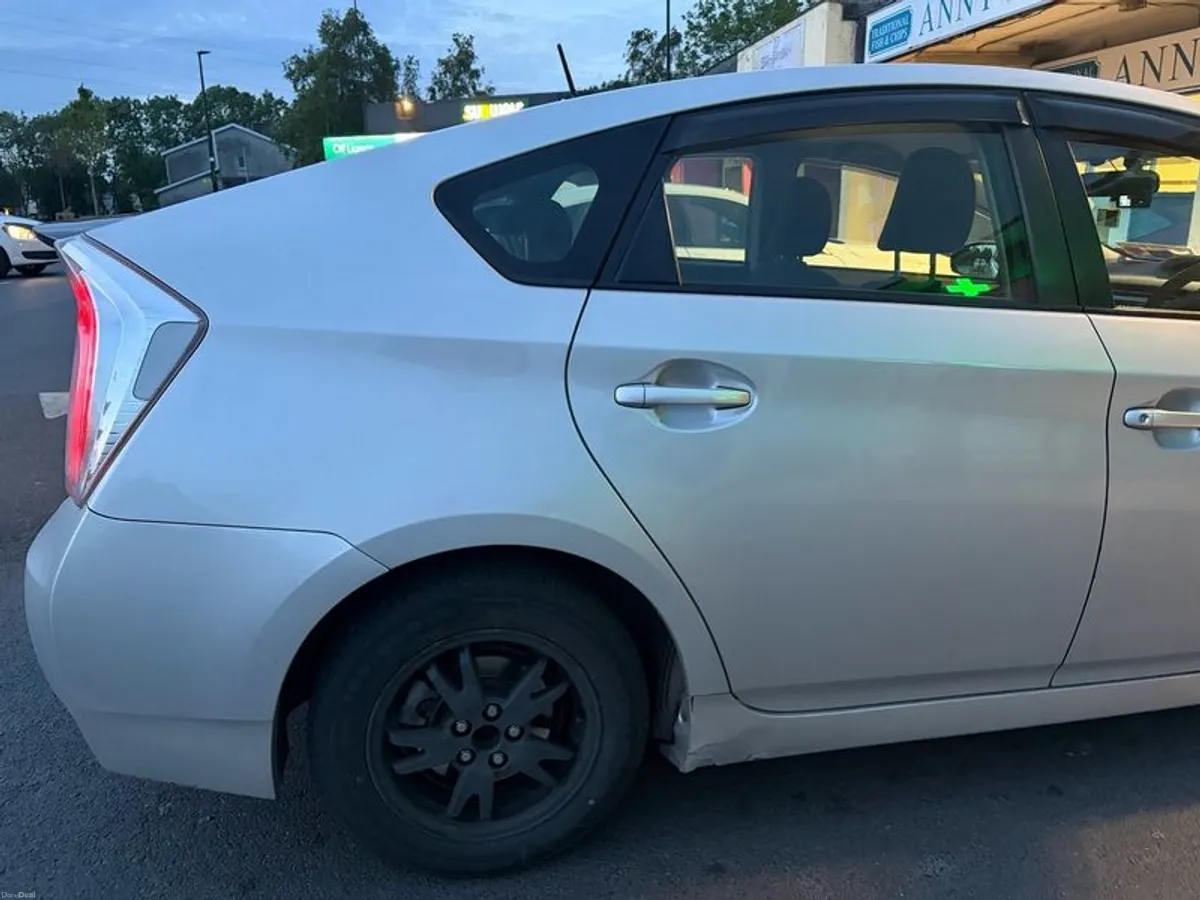 2015 Toyota Prius - Image 4