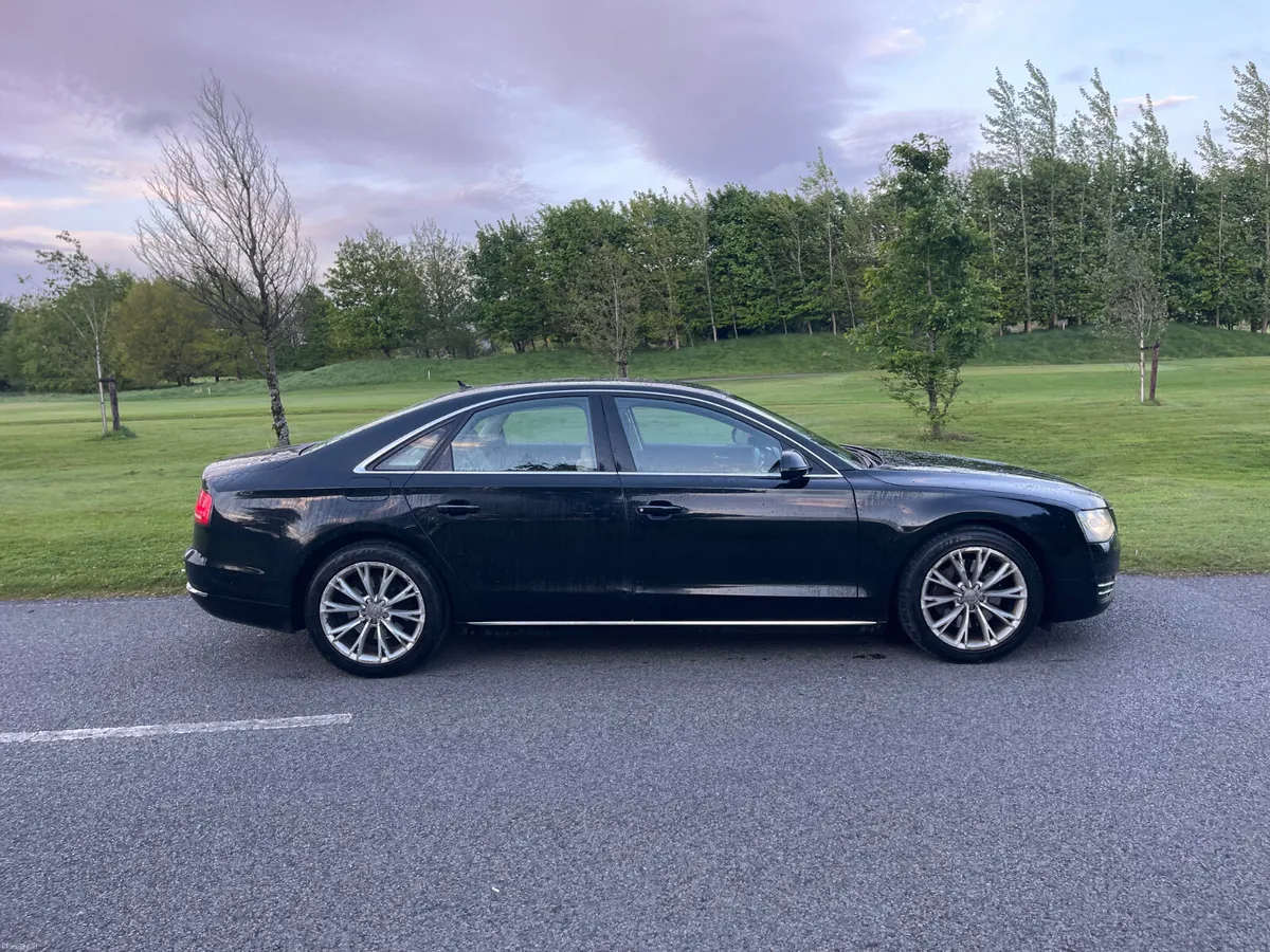 Audi A8 2012 - Image 2