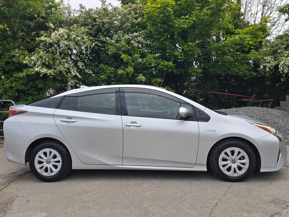 Toyota Prius 2018 . Hybrid  . Automatic  €8990 - Image 3