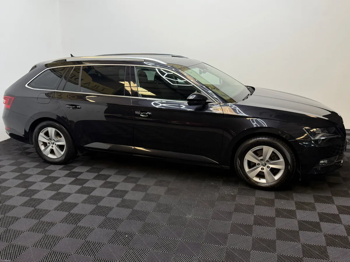 2019 Skoda superb 2.0 TDI 150bhp Style Estate - Image 5