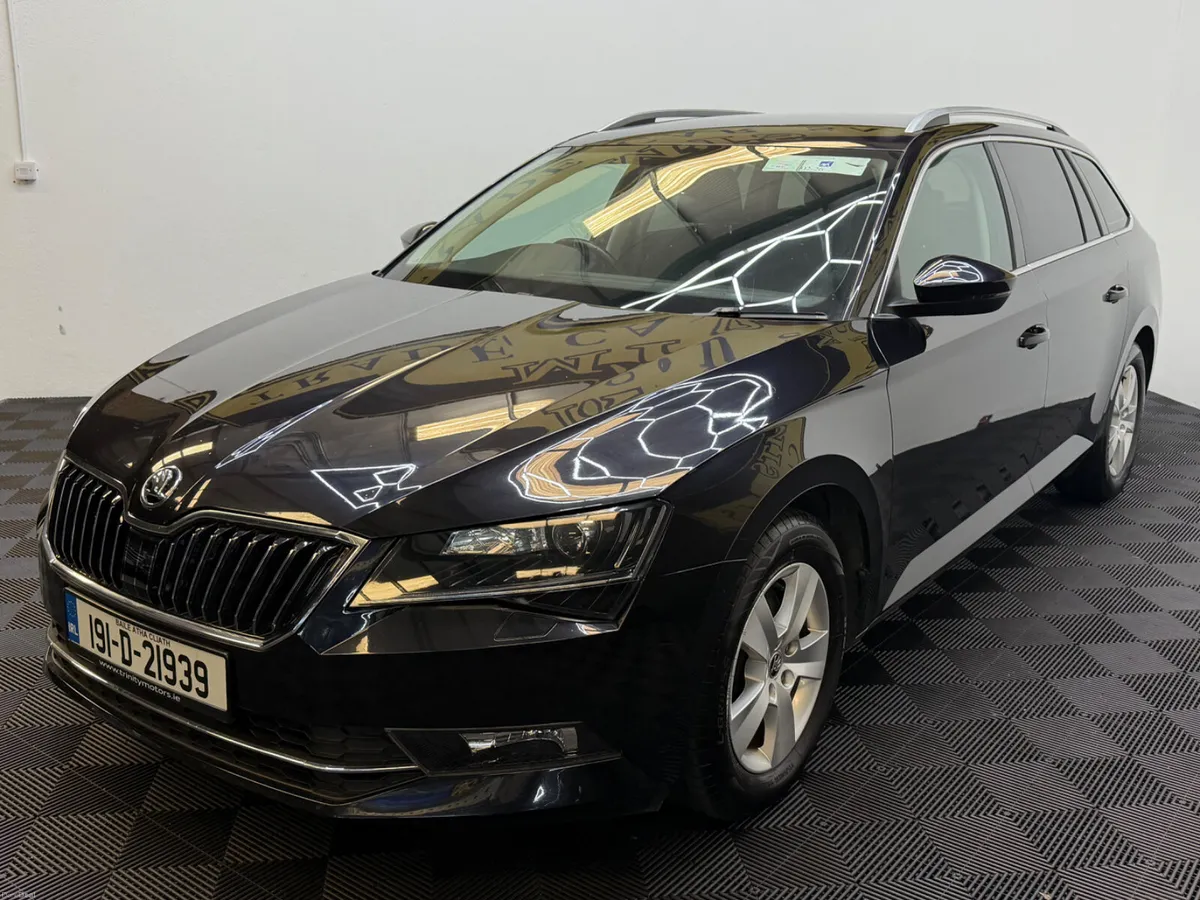 2019 Skoda superb 2.0 TDI 150bhp Style Estate - Image 4