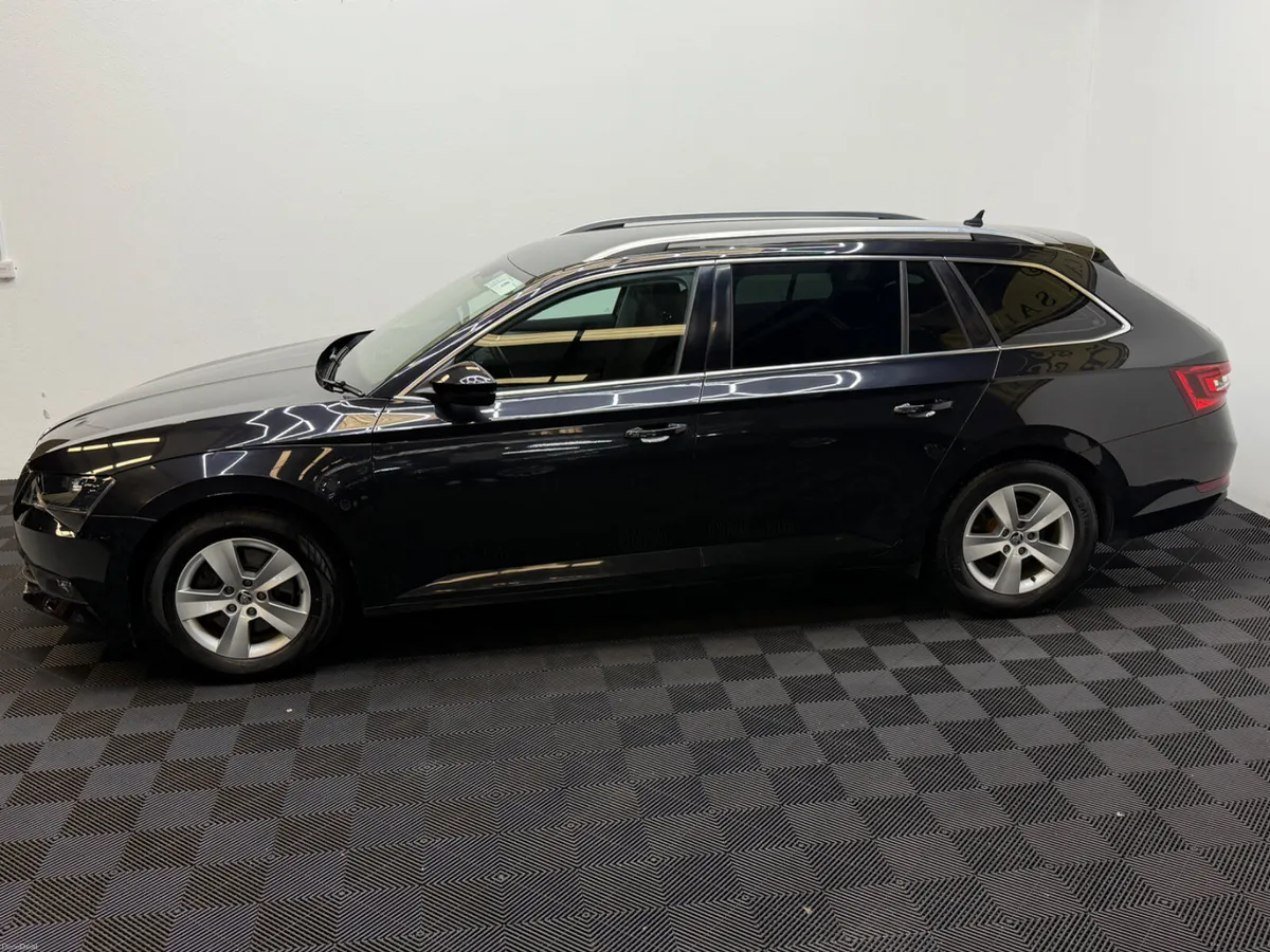 2019 Skoda superb 2.0 TDI 150bhp Style Estate - Image 6