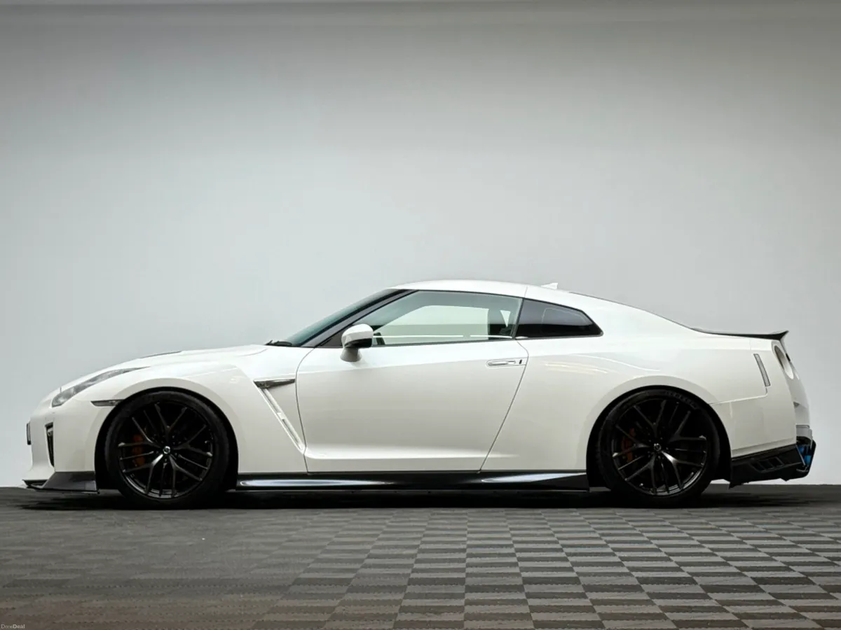Nissan GT-R R35 GT-R 3.8 V6 - Image 4