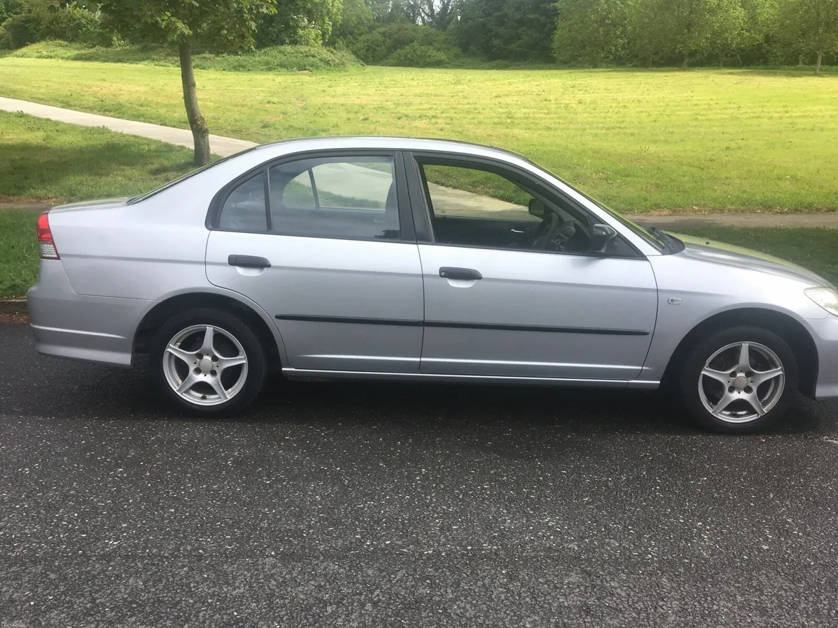 Honda Civic 2005 - Image 1