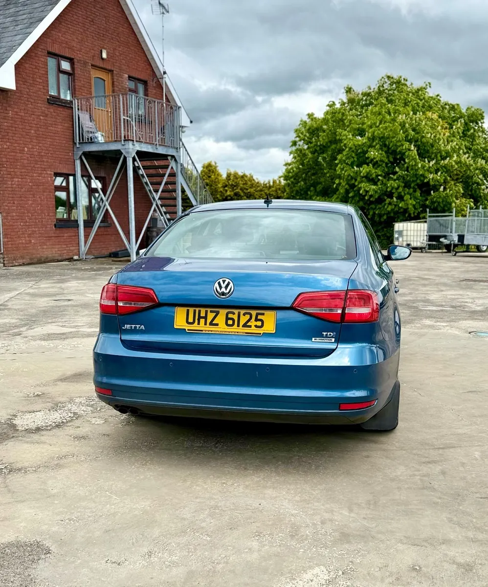 Volkswagen Jetta 2014 - Image 2