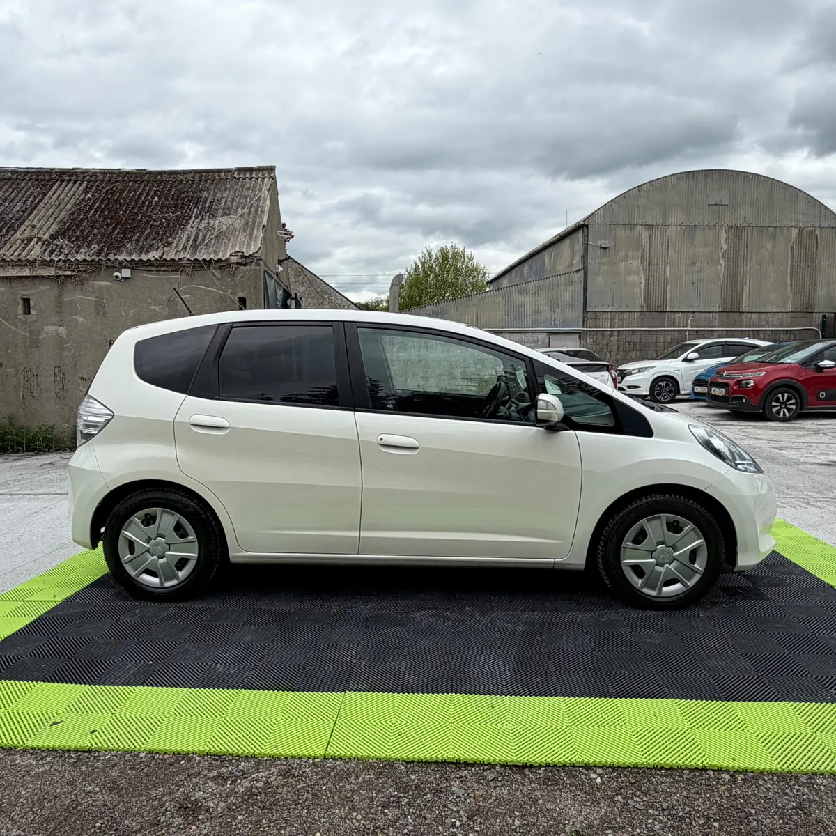 Honda Fit 2011 Hybrid Mint Condition - Image 3