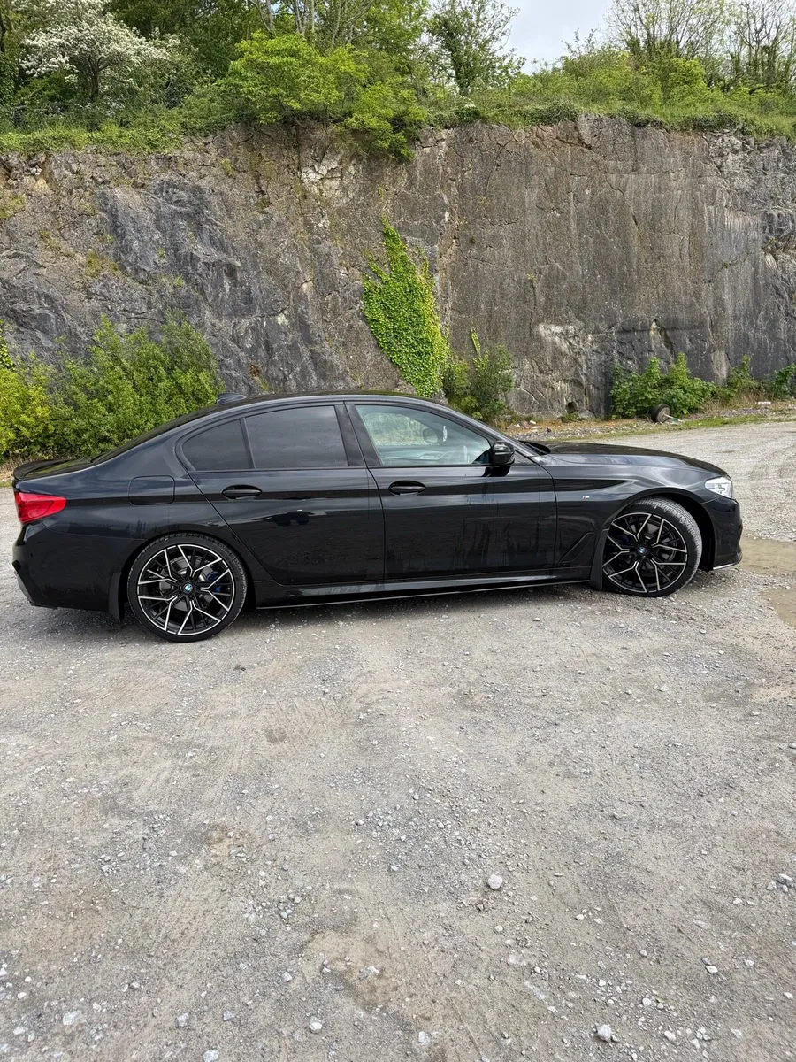 BMW5 Series - Image 1