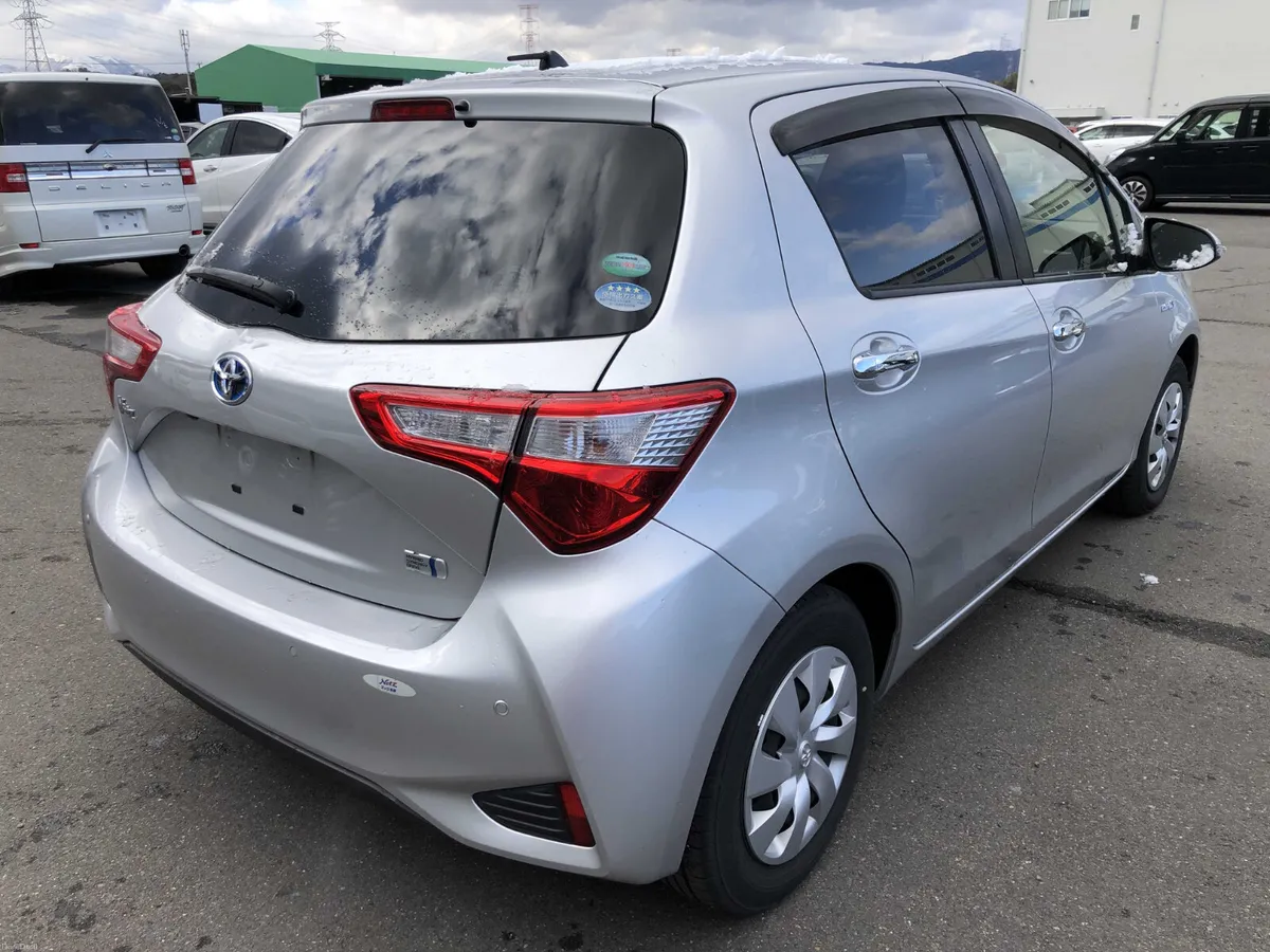 TOYOTA YARIS HYBRID 2019 low mileage - Image 4