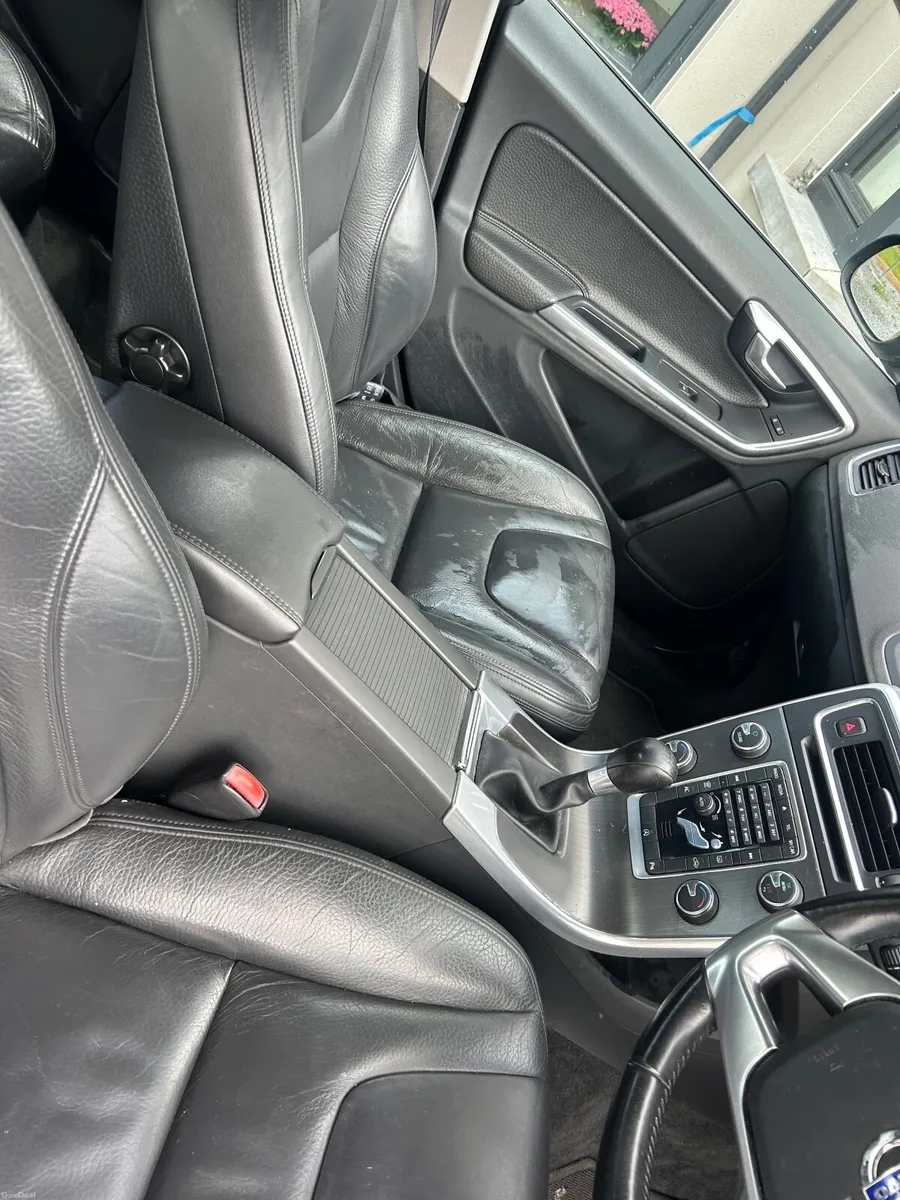 Volvo S60 2013 - Image 2