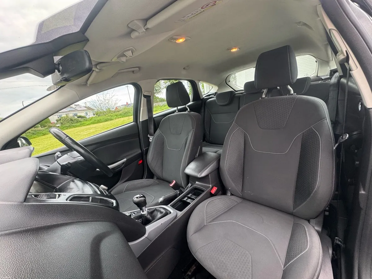 Ford Focus Zetec - Image 4