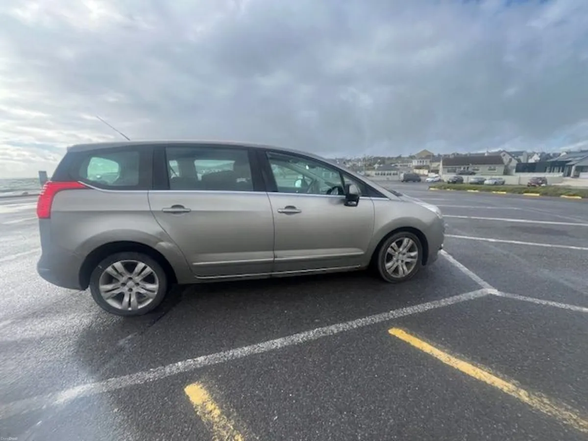 Peugeot 5008 2012 - Image 3
