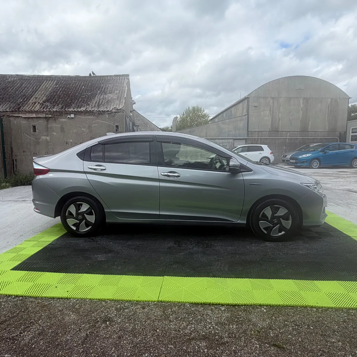 Honda Grace 2016 Hybrid Low Mileage - Image 4