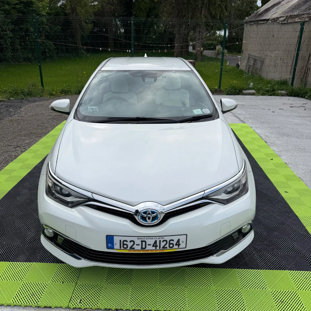 Toyota Auris 2016 Hybrid Leather Edition - Image 2
