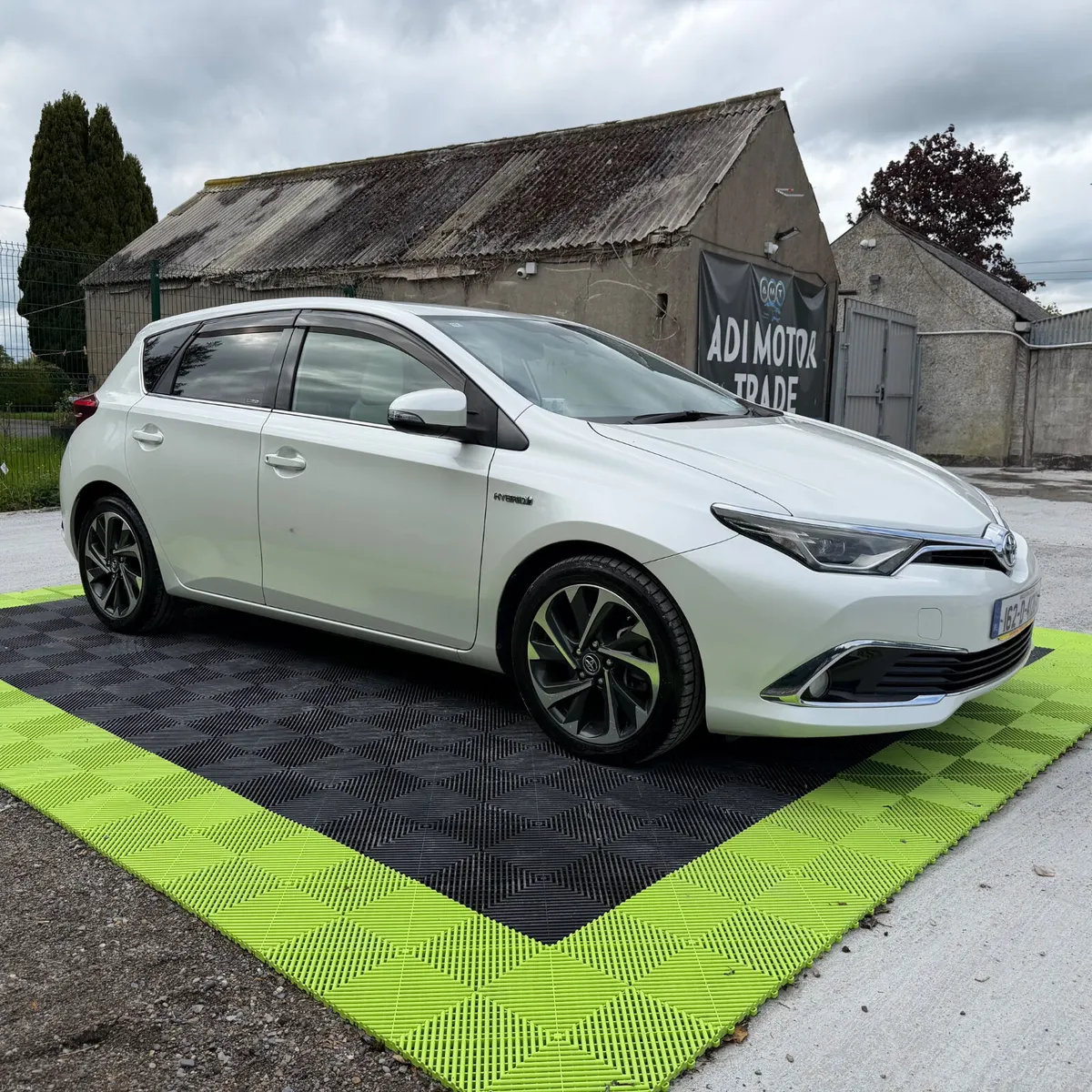 Toyota Auris 2016 Hybrid Leather Edition - Image 3