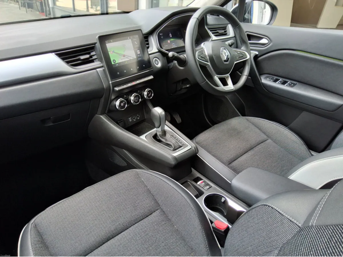 Renault Captur TECHNO E-TECH ** PLUG IN HYBRID ** - Image 6