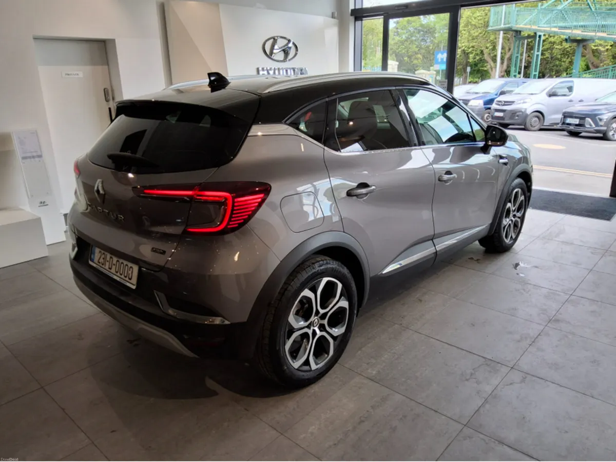 Renault Captur TECHNO E-TECH HEV - Image 2