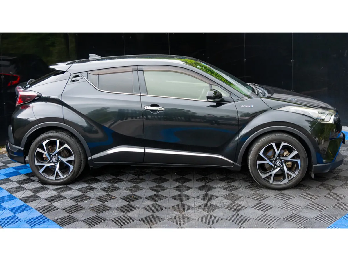 Toyota C-HR 1.8 PETROL HYBRID AUTO - Image 3