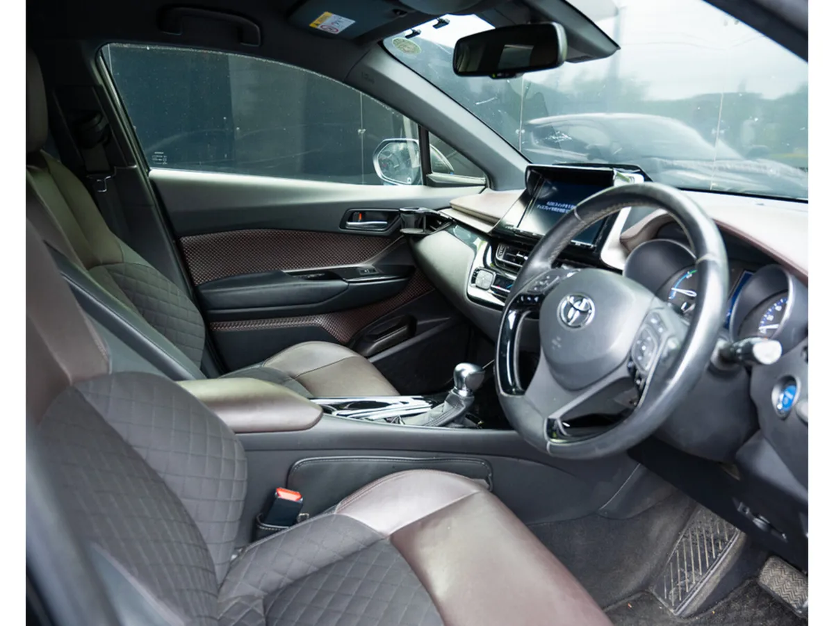 Toyota C-HR 1.8 PETROL HYBRID AUTO - Image 4