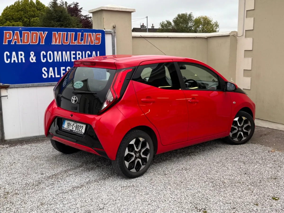 Toyota Aygo 5DR X-PLAY X-SHIFT AUTO 4DR - Image 4