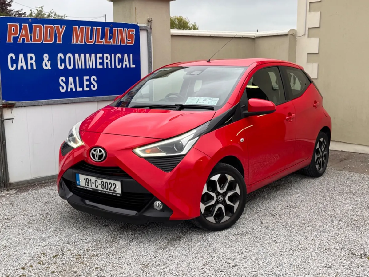 Toyota Aygo 5DR X-PLAY X-SHIFT AUTO 4DR - Image 2