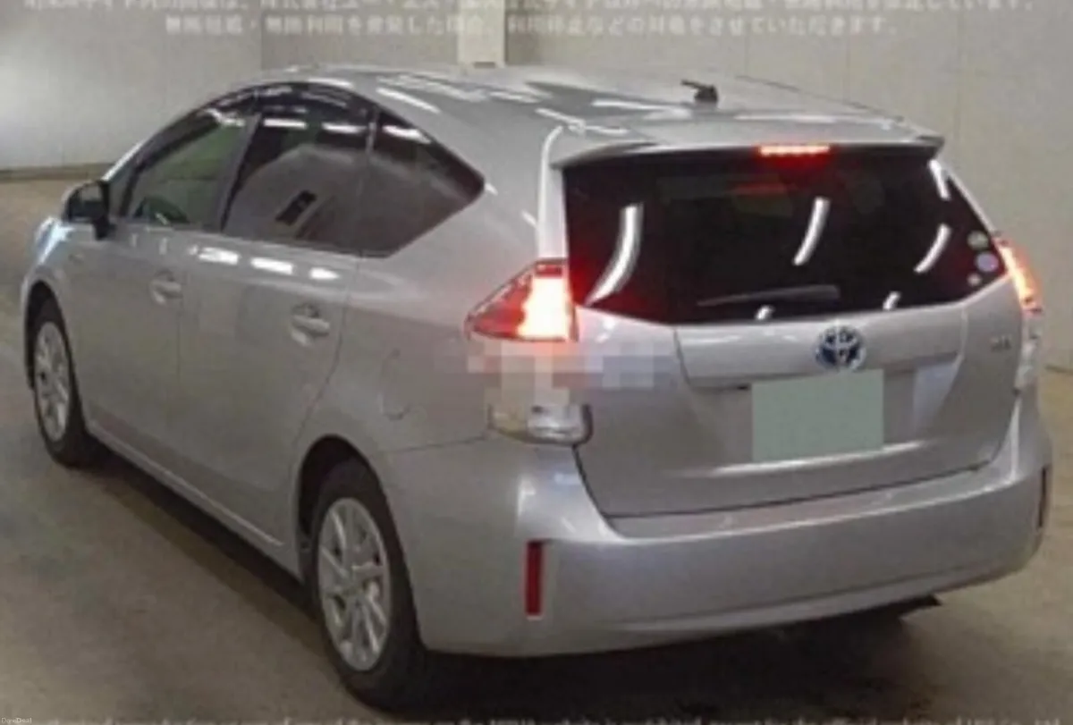 2015 Toyota,Prius - 7 seat Petrol Hybrid - Image 4