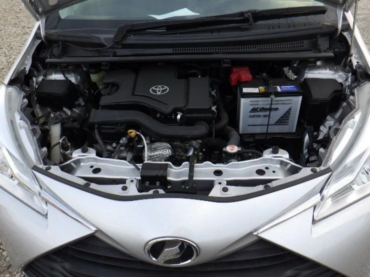 Toyota Vitz 2018 - Image 5
