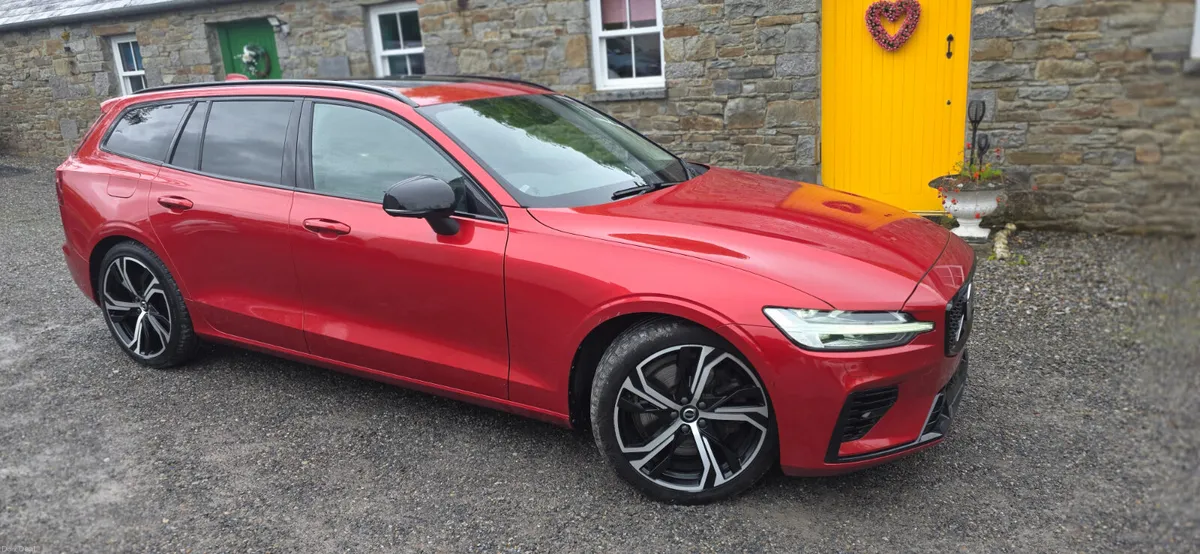 Volvo V60 2023 R DESIGN DARK EDITION PRO - Image 1