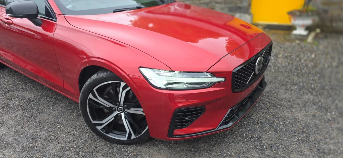 Volvo V60 2023 R DESIGN DARK EDITION PRO - Image 3