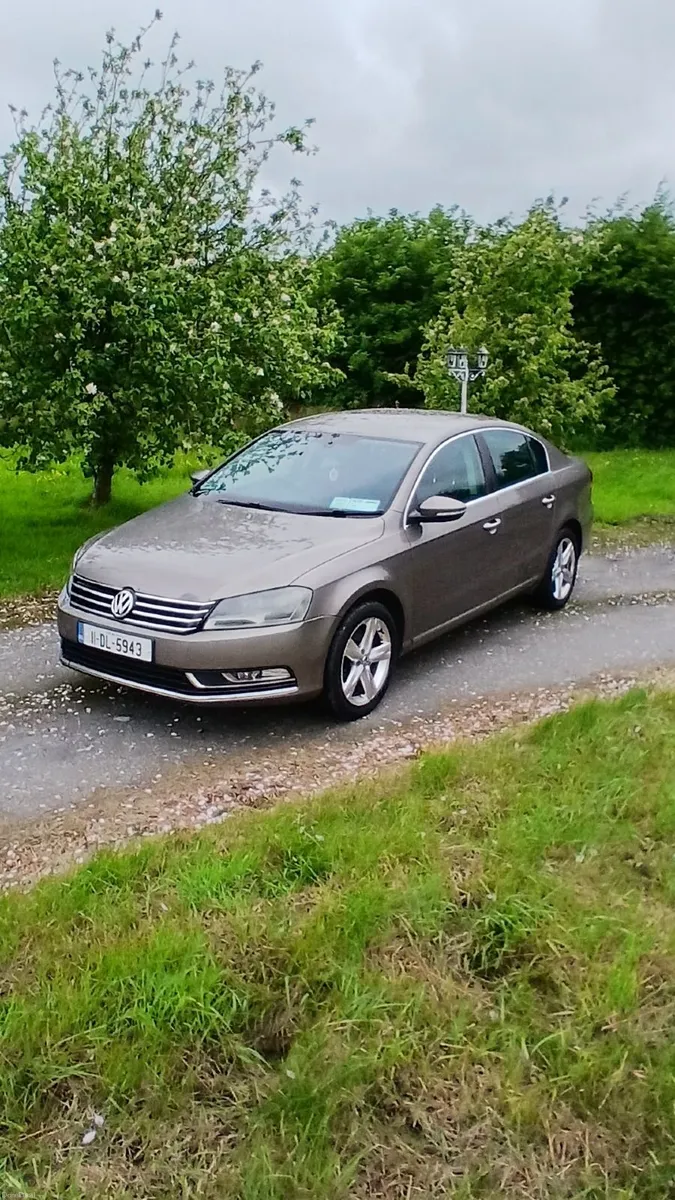 Volkswagen Passat 2011 - Image 2
