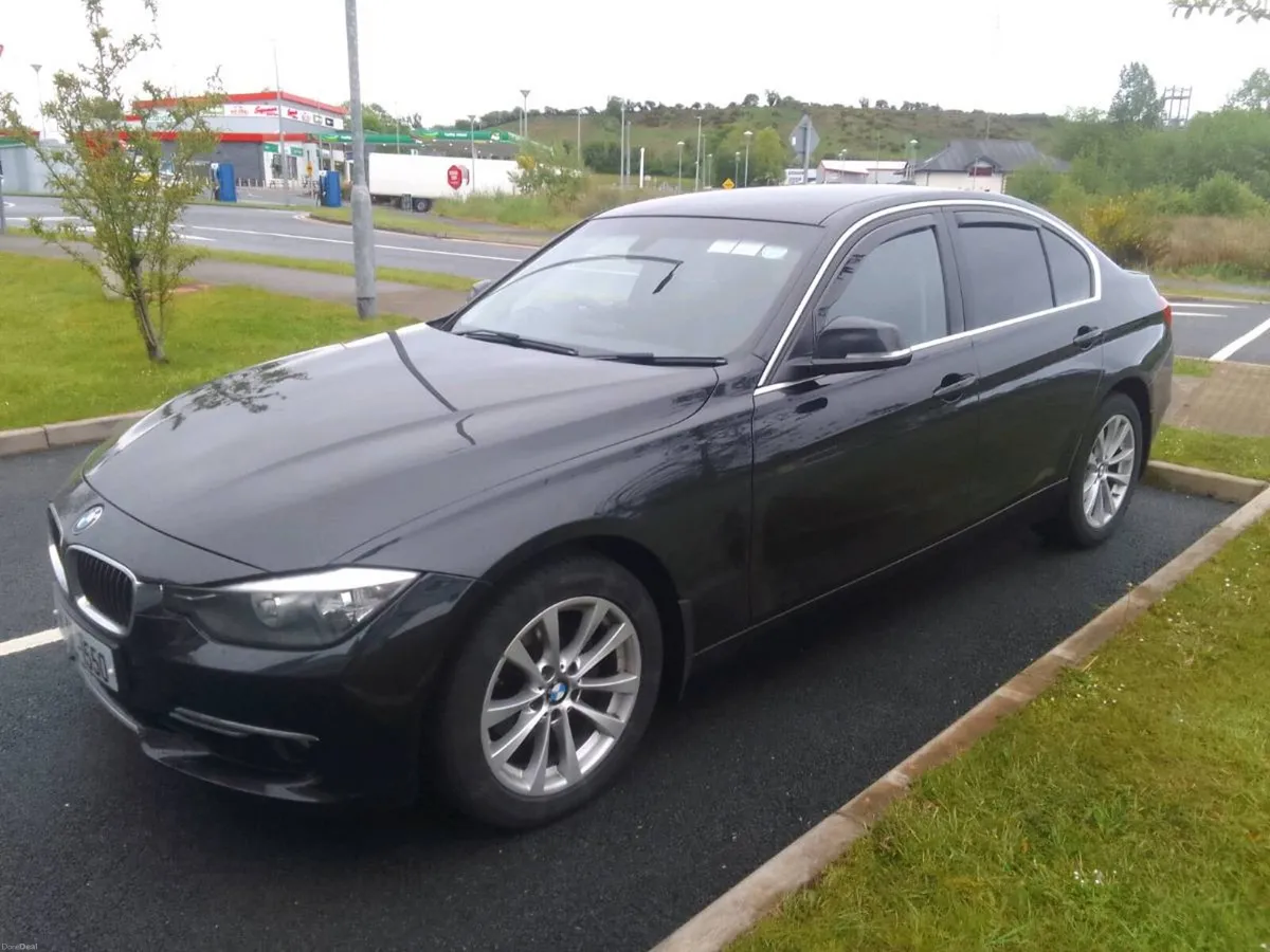 BMW 320i, Automatic, Luxury model. - Image 3