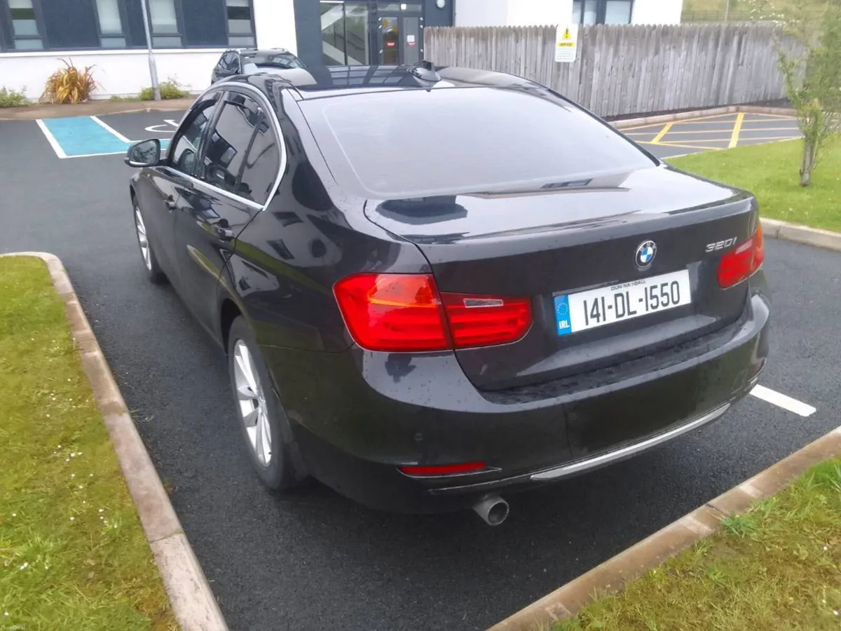 BMW 320i, Automatic, Luxury model. - Image 4
