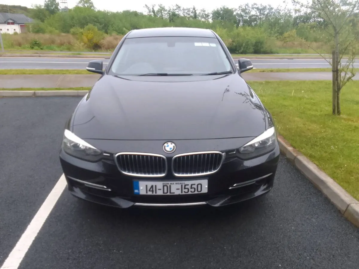 BMW 320i, Automatic, Luxury model. - Image 1