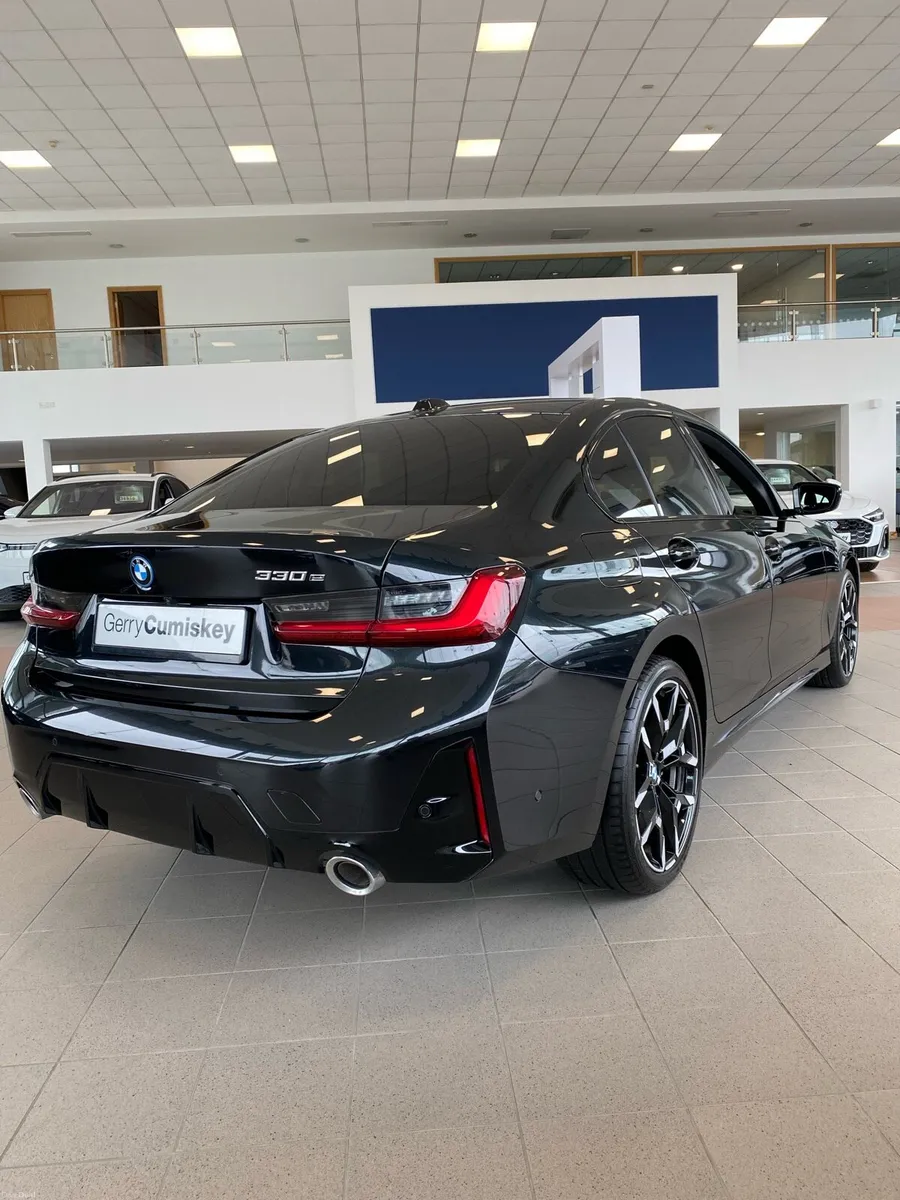 2025 BMW 330e M Sport - Image 4