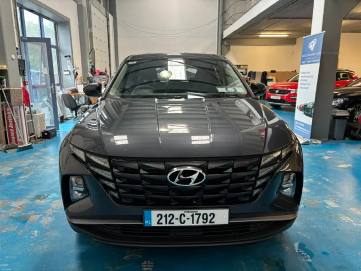 EXTREAMLY LOW MILEAGE 28,000 KM - 1 OWNER CAR 4WD - Image 2
