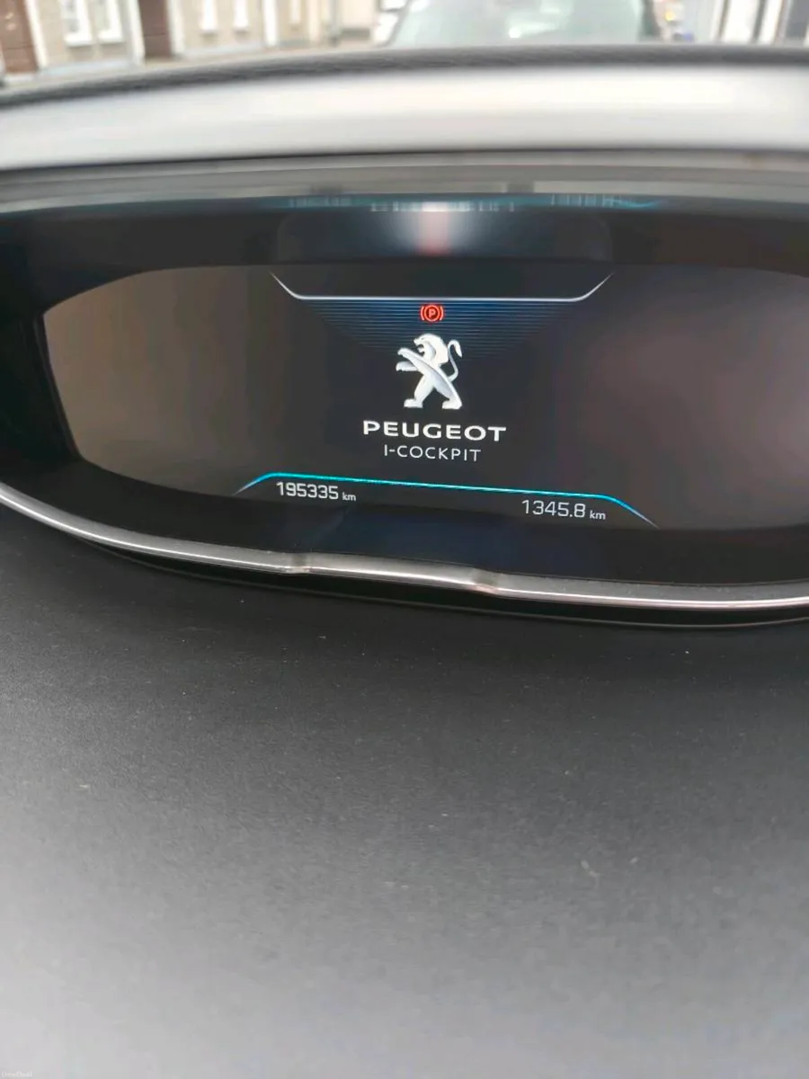 Peugeot 5008 2018 - Image 2