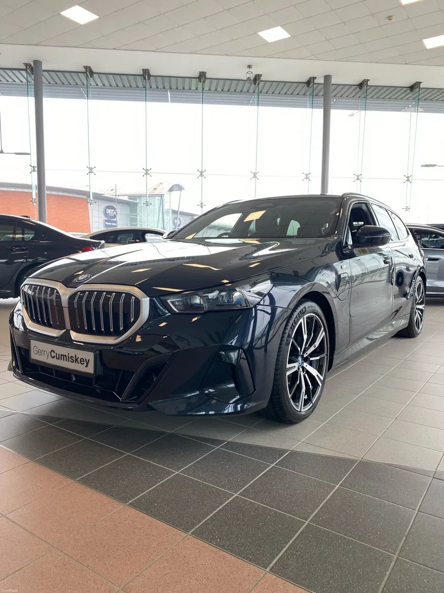 2025 BMW 530e M Sport - Image 2