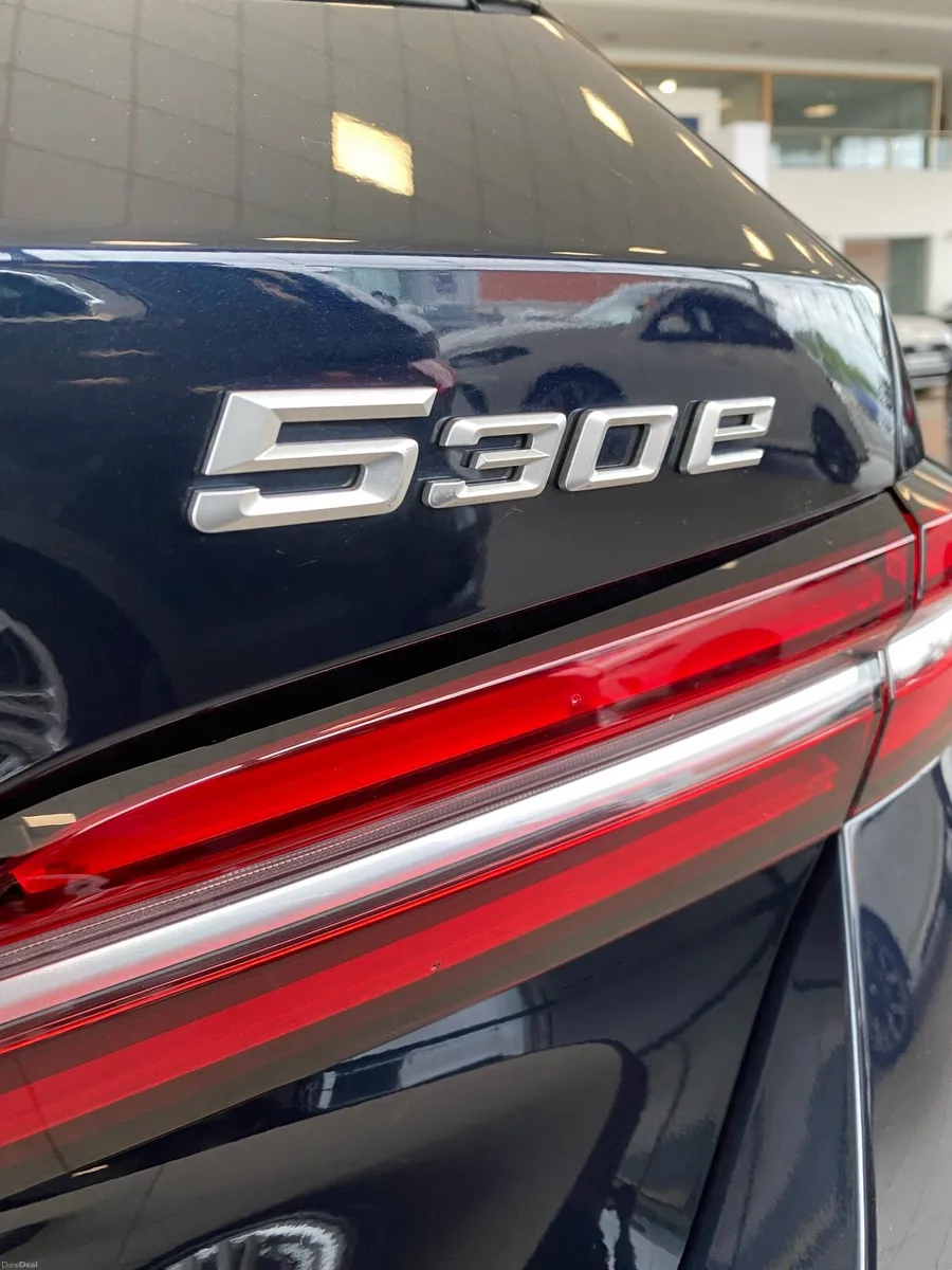 2025 BMW 530e M Sport - Image 4