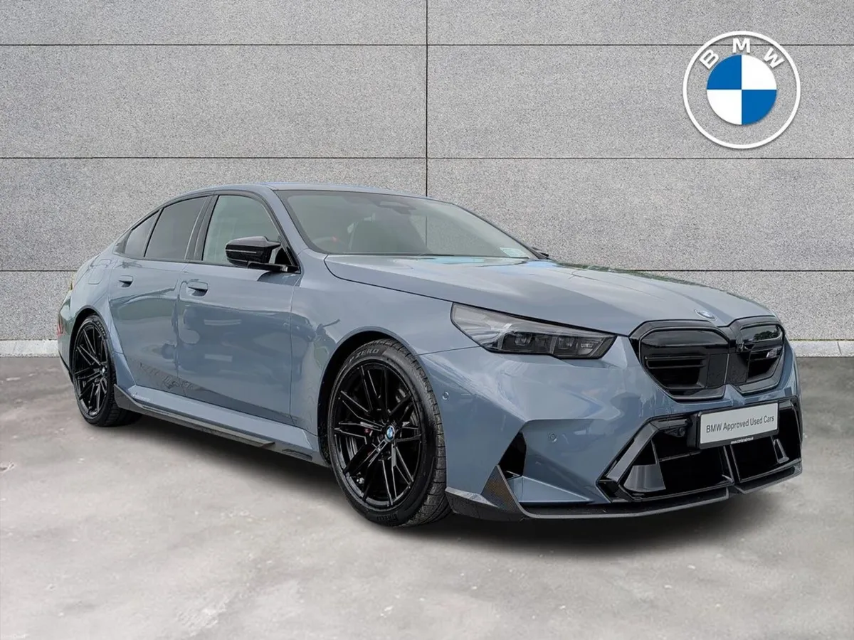 BMW M5 M5 PHEV 4DR AUTO + M Performance Carbon Kit - Image 1