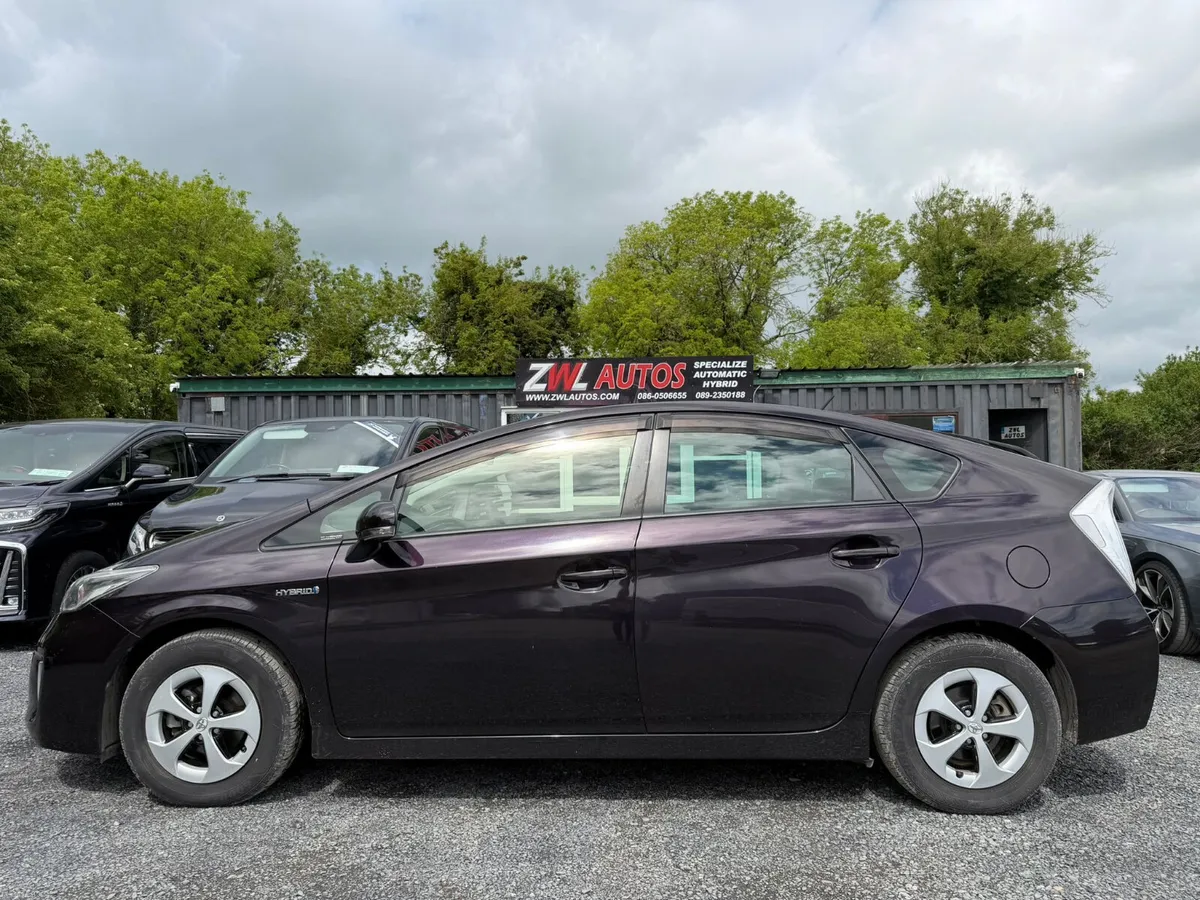 15 TOYOTA PRIUS HYBRID - Image 4