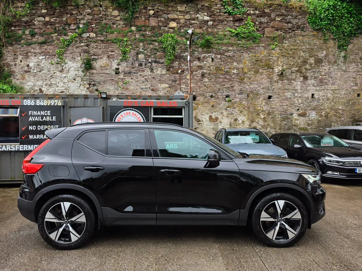 Volvo XC40 T5 Petrol Plug In Hybrid 262 Bhp 2022 - Image 3