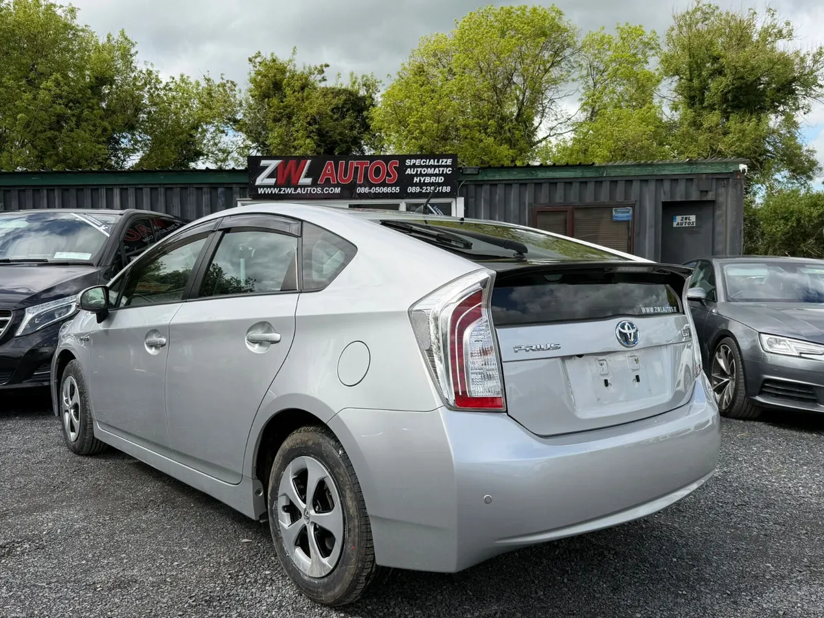 15  TOYOTA PRIUS HYBRID - Image 6