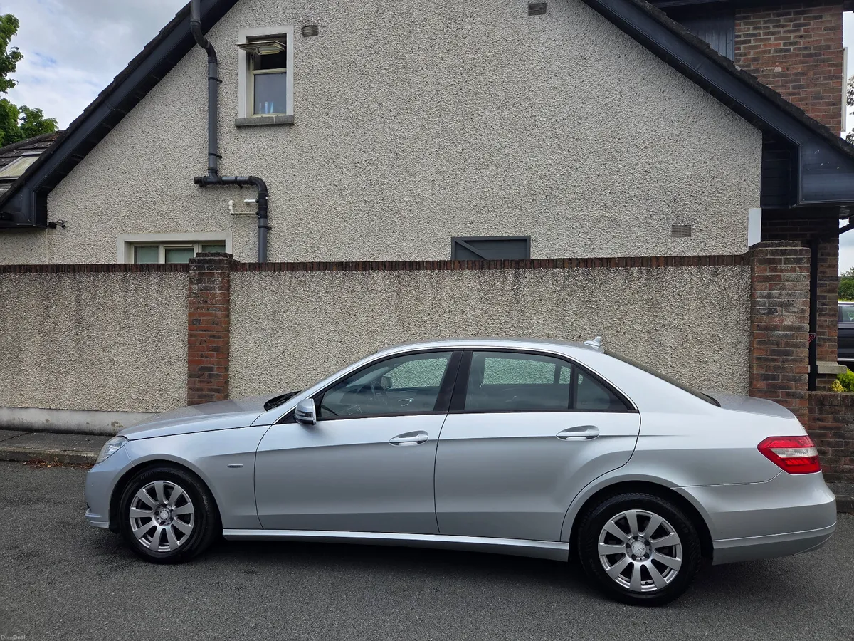 Mercedes-Benz E200, Manual, Mint condition - Image 4