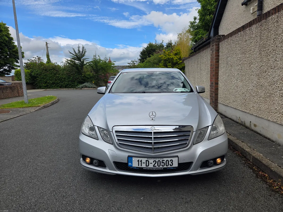 Mercedes-Benz E200, Manual, Mint condition - Image 2
