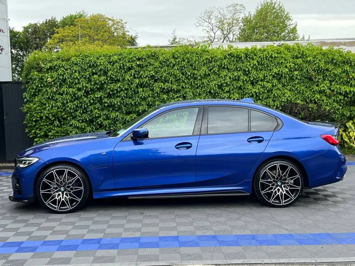 BMW 3-Series 330e M-SPORT COMPETITION 2.0 HYBRID / - Image 3