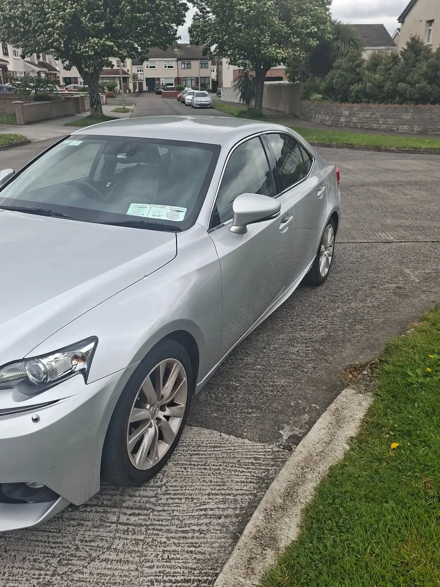 152 Lexus IS 300H 2.5 Executive - Image 2