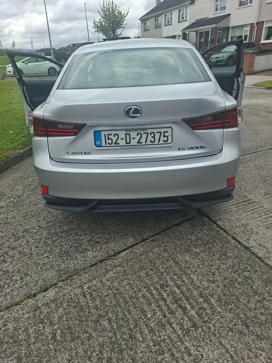 152 Lexus IS 300H 2.5 Executive - Image 4