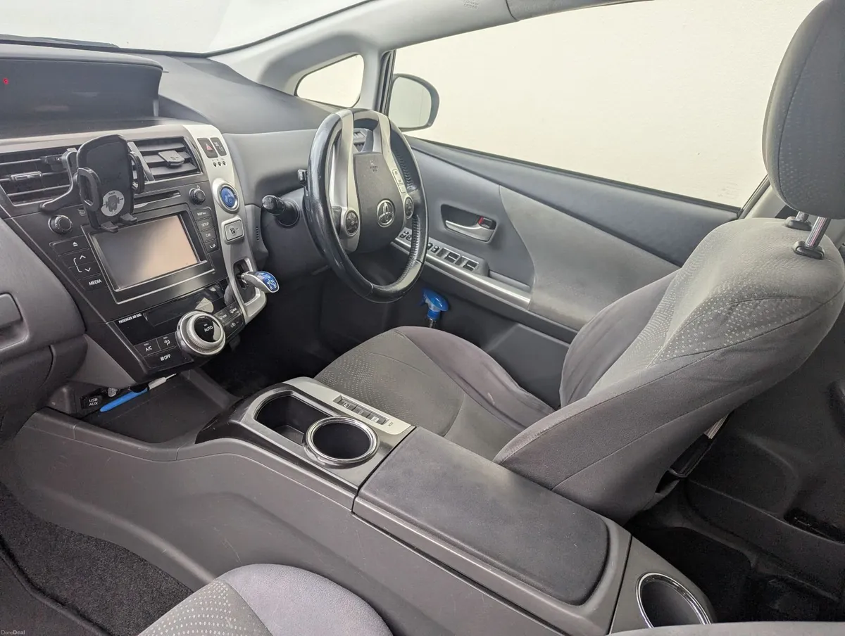 Toyota Prius 2013 - Image 2
