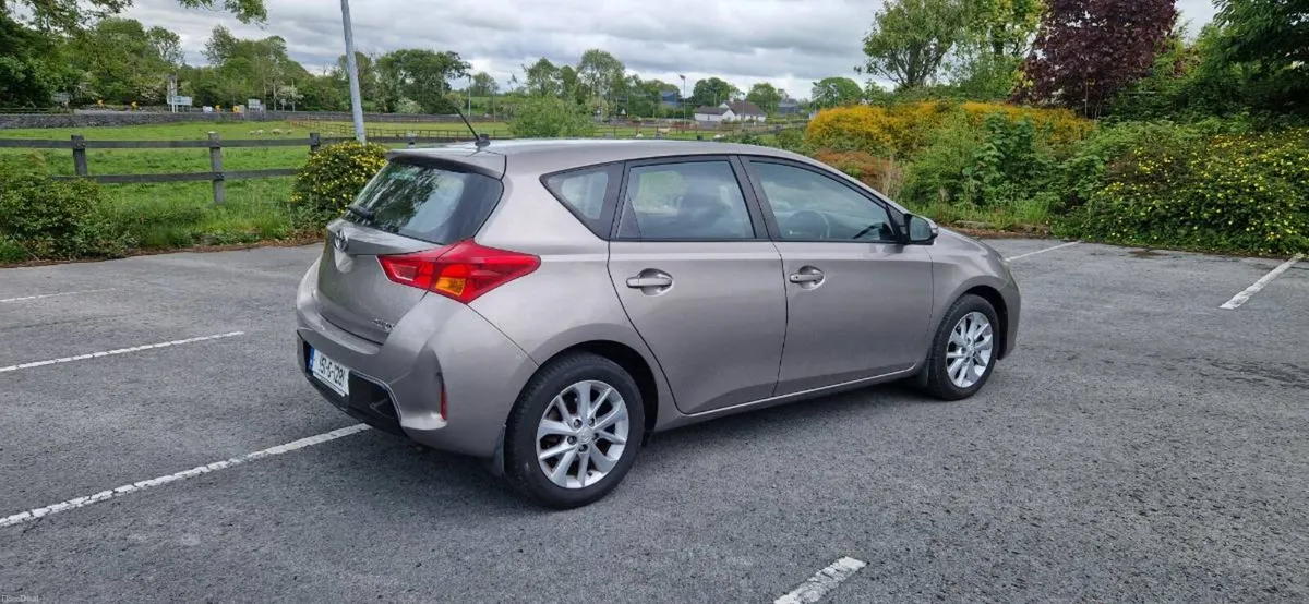 Toyota Auris - Image 2